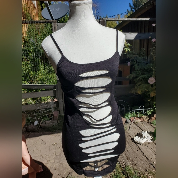 Elegant Black Cut-Out Camisole - Picture 1 of 5